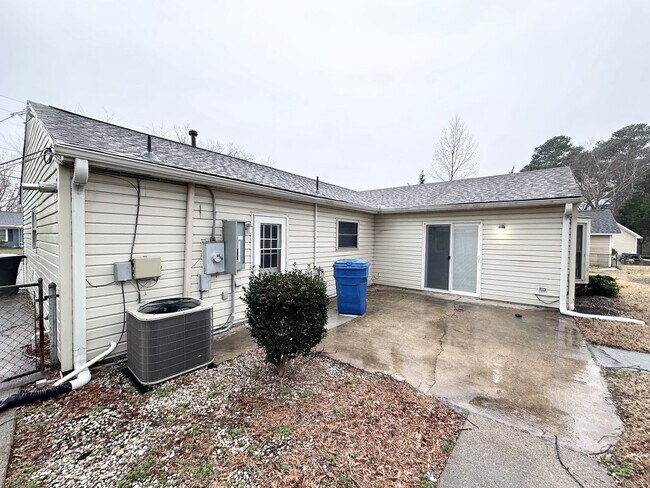 Foto del edificio - Waterfront Home in Pembroke Manor