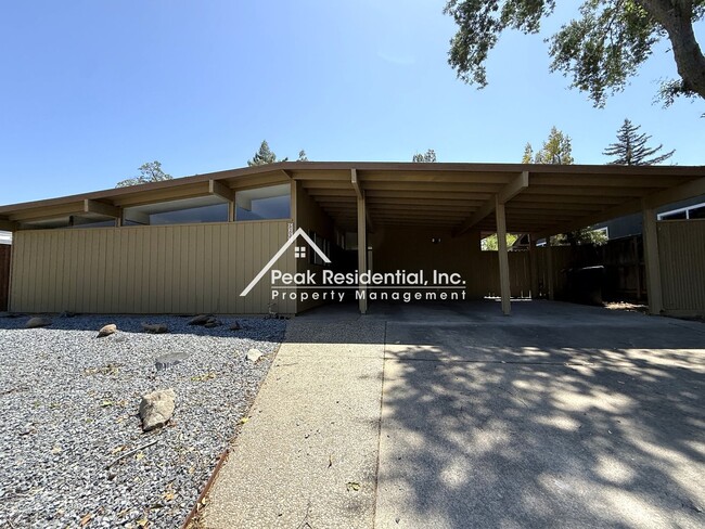 Foto del edificio - Mid-Century Modern 3bd/2ba Near Madison & ...