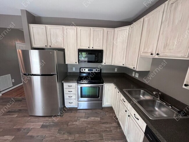 Foto del edificio - 686 Huffine Manor Cir