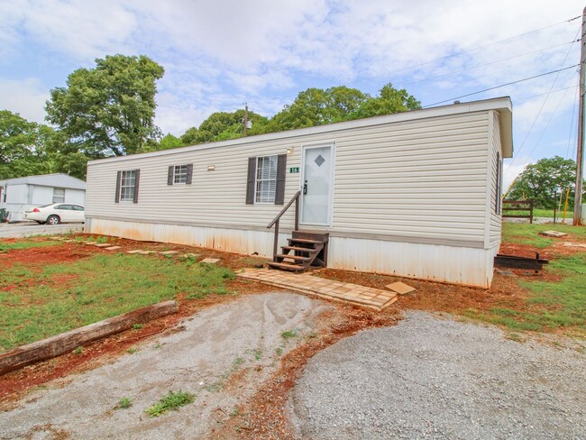Foto del edificio - Move-In Ready Modern Trailer – Fantastic F...