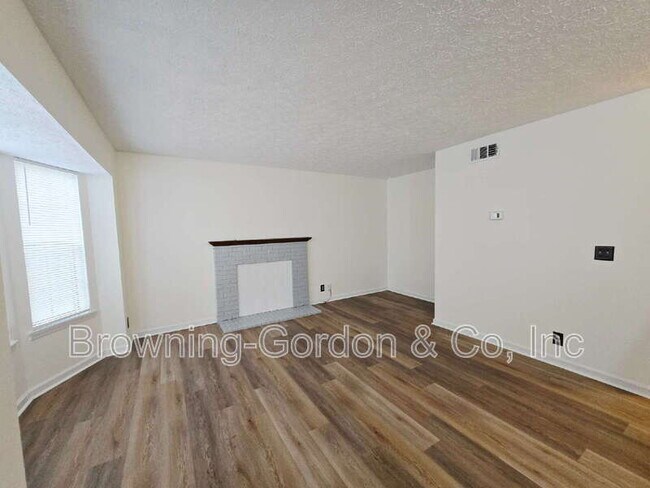 Foto del edificio - 251 Colt Dr