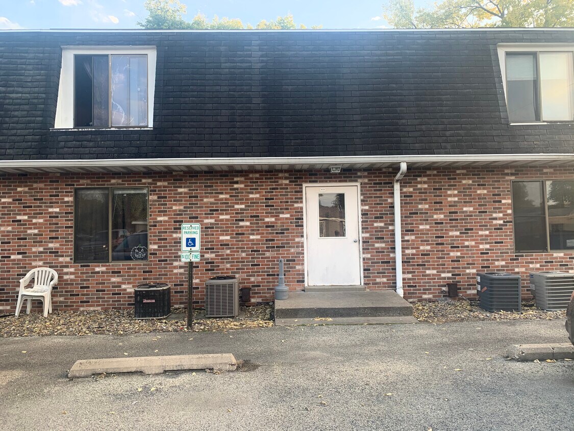 Primary Photo - 1107 Koch St