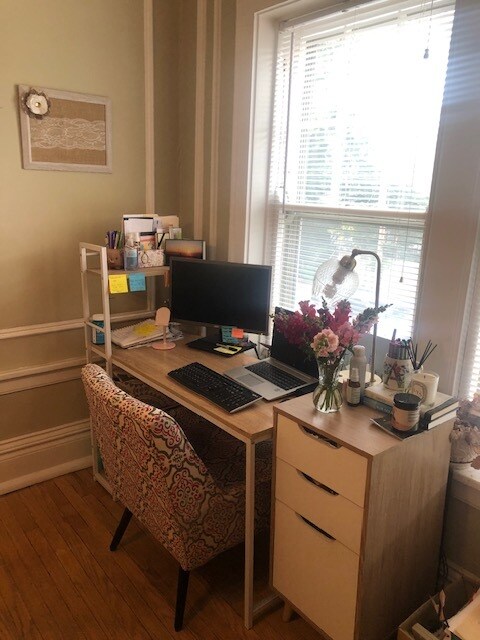 Comedor: lo suficientemente grande como para tener un rincón de trabajo. - 212 N Oak Park Ave