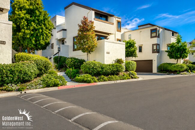 Foto del edificio - Bright & Airy 2Bdm 1Ba Townhome in San Diego!
