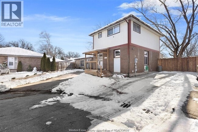 Building Photo - 1203 Cottage Pl