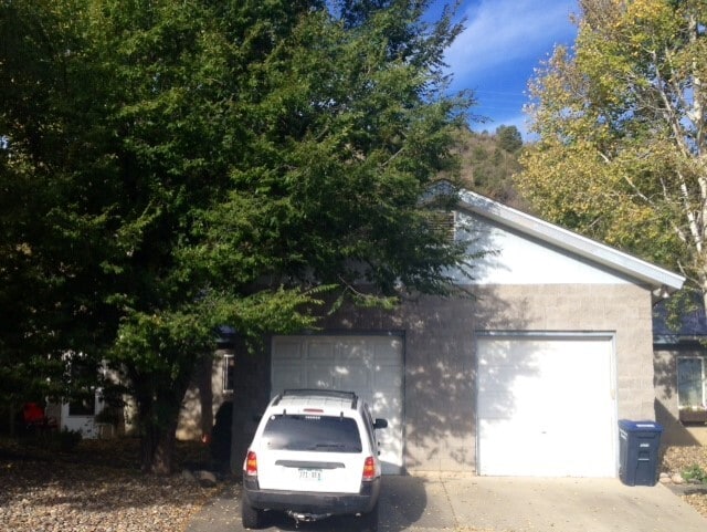 Building Photo - 2333 N Glenisle Ave