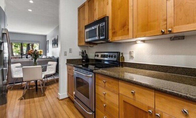 Foto del edificio - Gorgeous Two-Bedroom Condo with Golf Course Views in San Ramon!