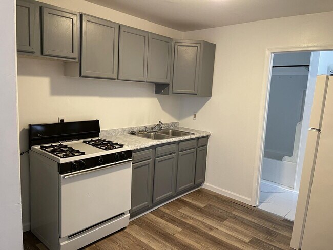 Building Photo - Looking for a cozy and charming apartment ...