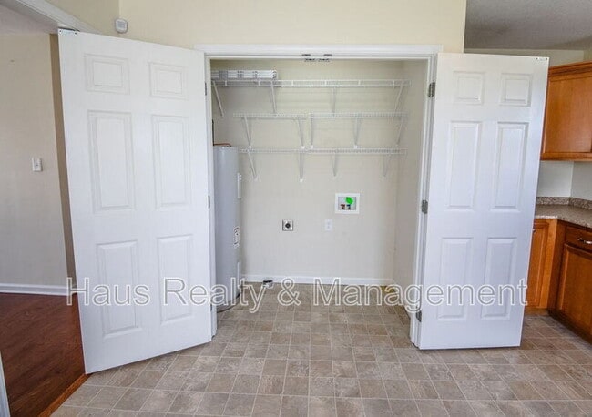 Building Photo - 955 Russet Dr