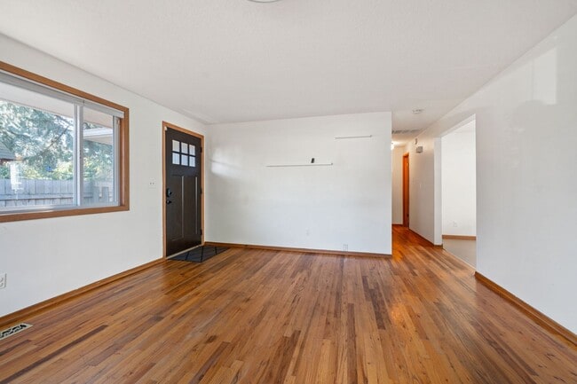 Building Photo - 3811 SE 66th Ave