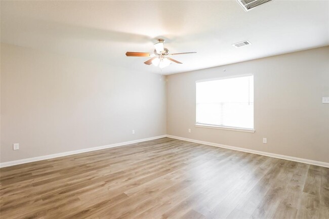 Building Photo - 26106 Hals Dr