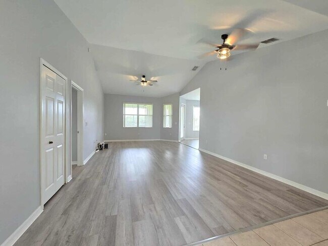 Foto del edificio - 3840 Serenade Ln