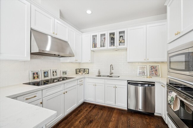 Building Photo - 2211 Briarglen Dr