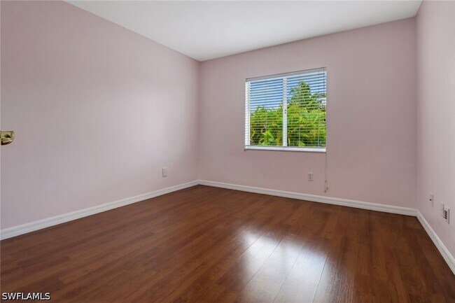 Foto del edificio - 8271 Laurel Lakes Way
