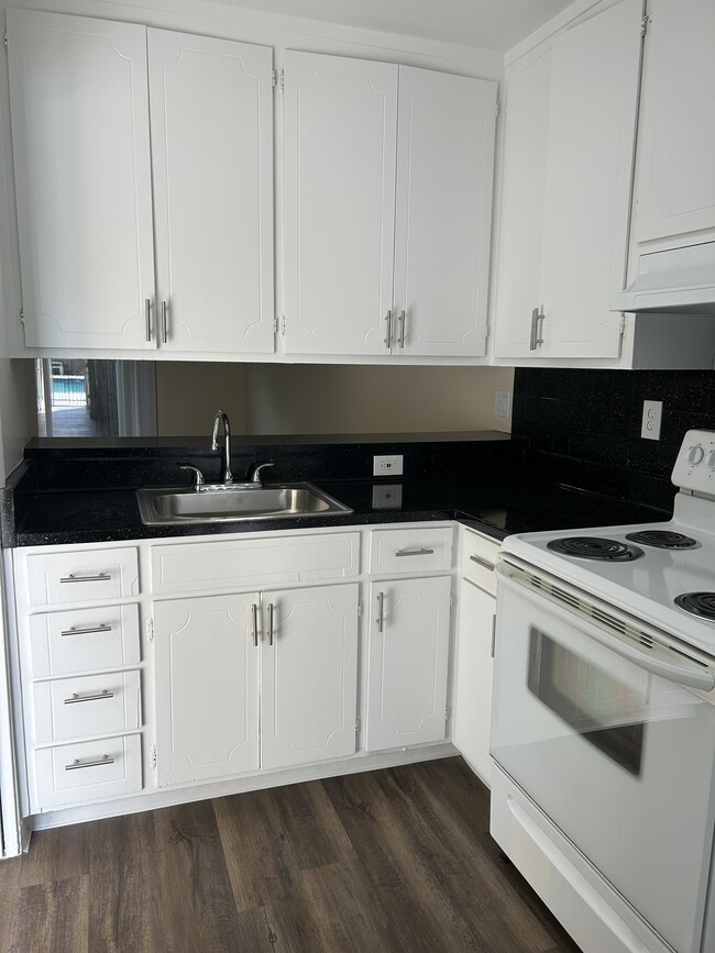 Building Photo - Fremont Pines Apartments