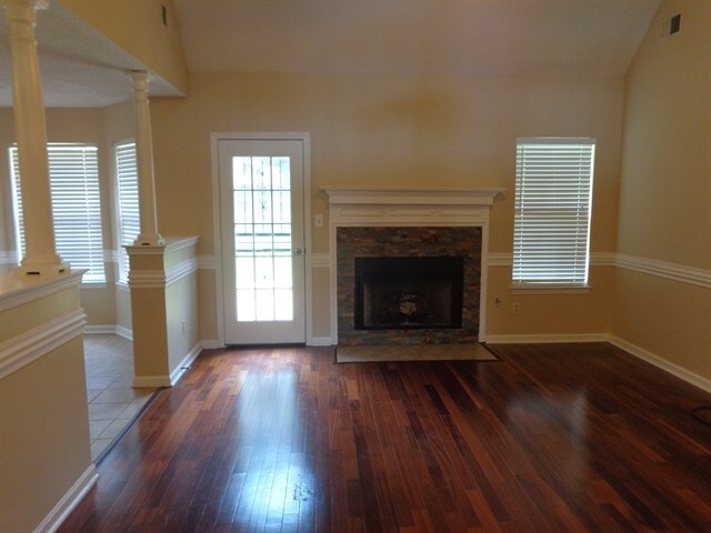 Building Photo - 2166 Greencliff Dr