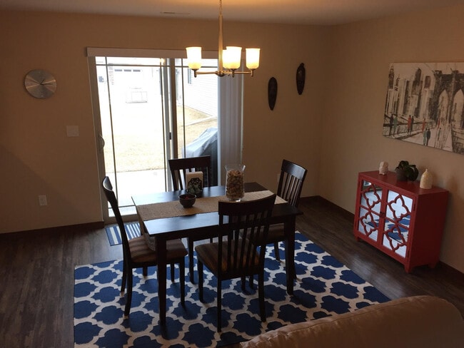 Building Photo - 35 Jaro Wy