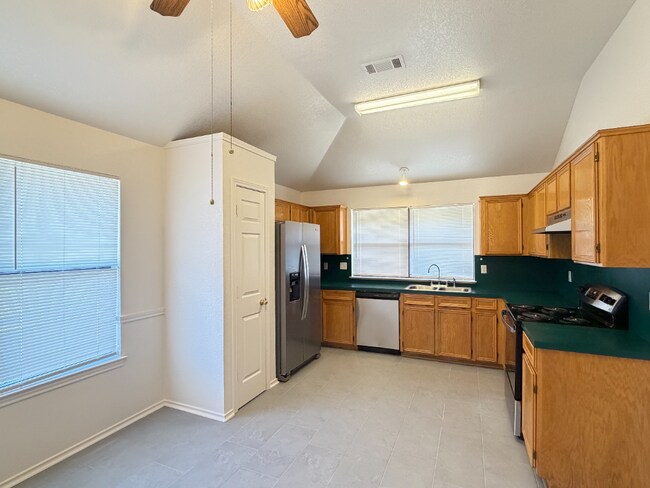 Building Photo - 310 Circle Dr