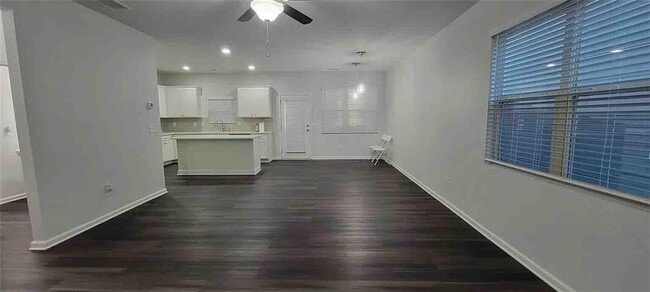 Foto del edificio - 36 Laurel Dr E