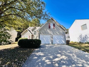 Building Photo - 463 E Lake Dr