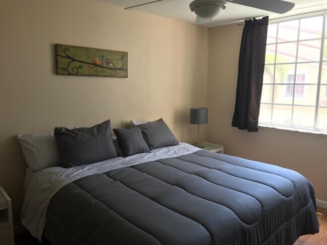 Foto del edificio - 1739 Village Blvd