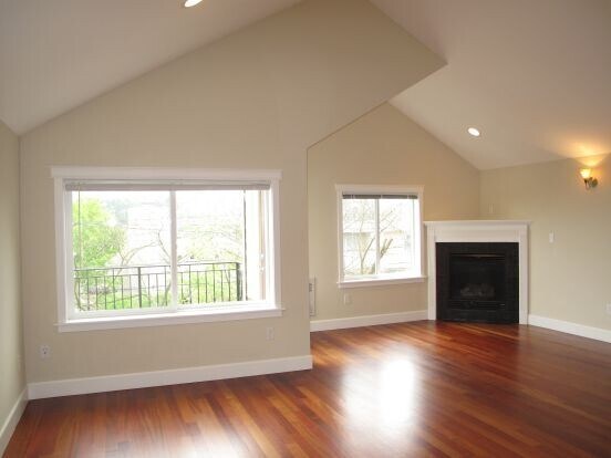 Foto del edificio - Gorgeous 3 bed/3.5 bath Queen Anne Townhouse!