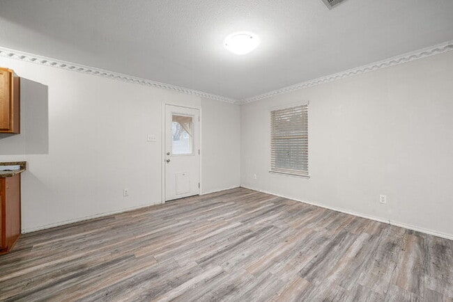 Building Photo - 8802 Dream Ave