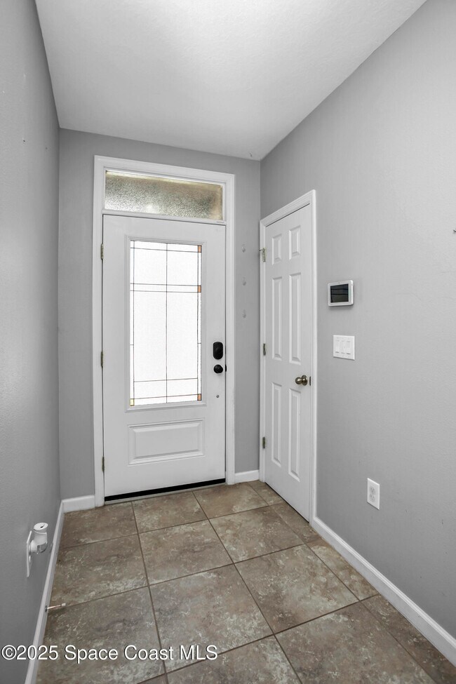Building Photo - 975 Newton Cir