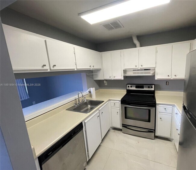 Building Photo - 5851 W 20th Ave