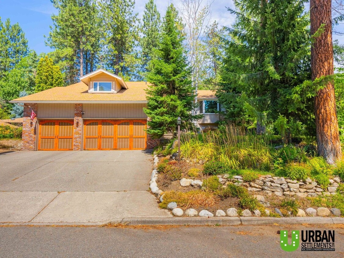 Primary Photo - Spacious 4-Bedroom Home with Expansive Lay...