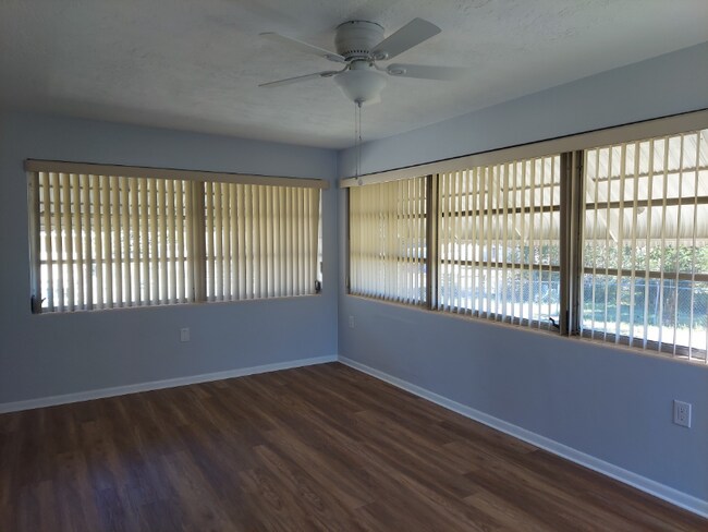 Building Photo - 51 S Lee St