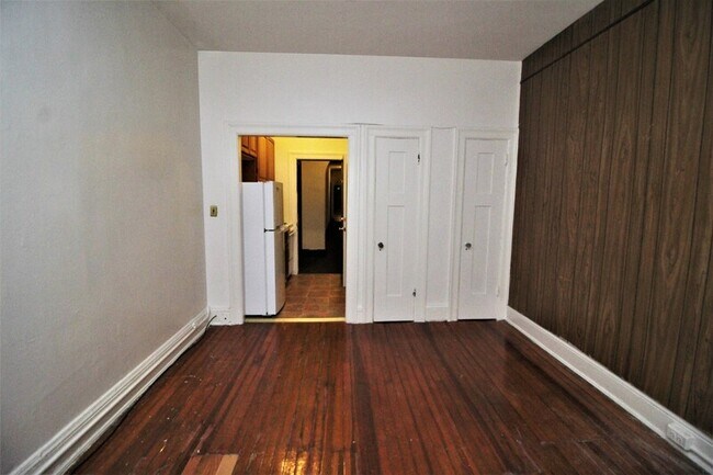 Building Photo - 6 E Read St