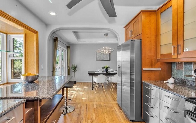 Building Photo - Beautiful Lakewood ranch-style home near Jackson Park