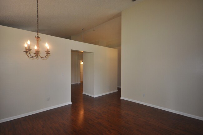 Building Photo - Updated 4/2 in Cedar North