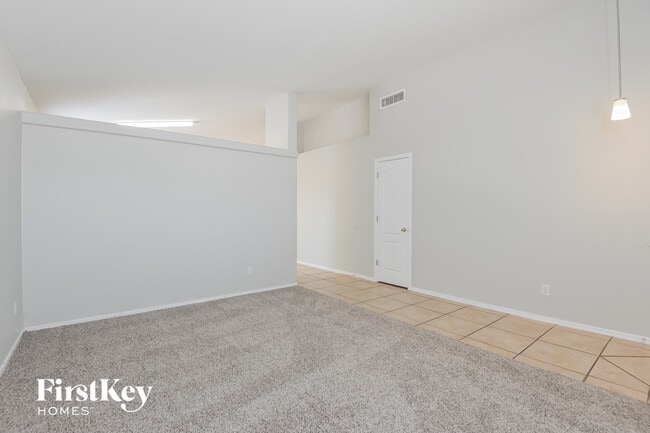 Building Photo - 3054 S Vaughn Dr