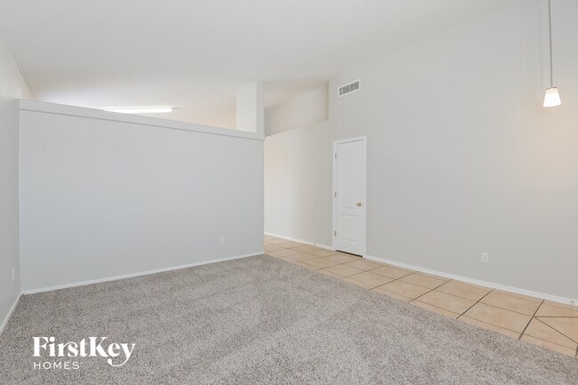 Foto del edificio - 3054 S Vaughn Dr