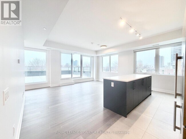 Photo du bâtiment - 664 Spadina Ave.