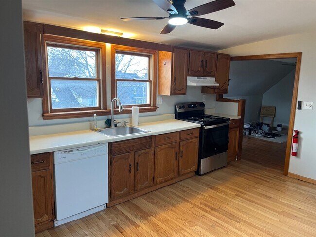 Foto del edificio - 24 Pleasant St