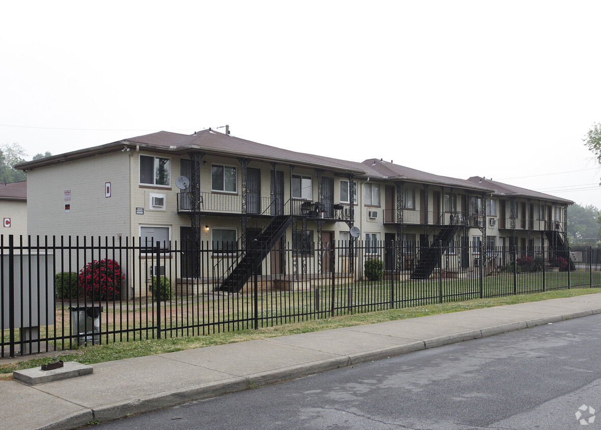 Primary Photo - New West End Apartments