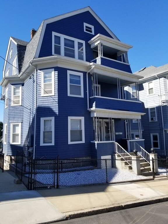 968 High St Unit 3, Fall River, MA 02720 Room for Rent in Fall River