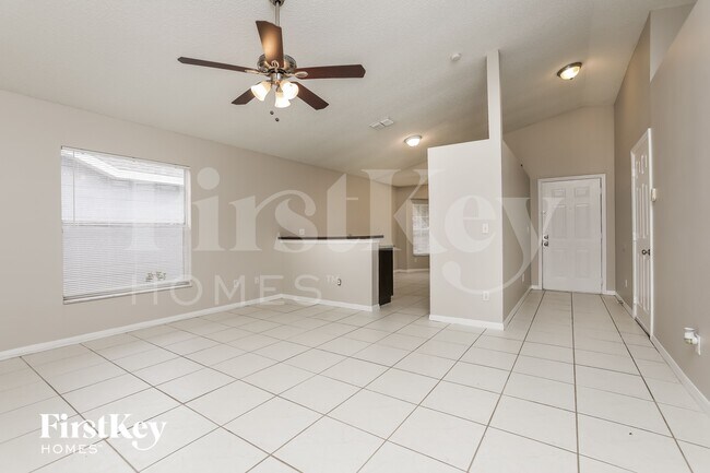 Foto del edificio - 7466 Groveoak Dr