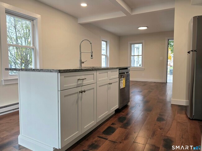 Foto del edificio - 98 E Elm St