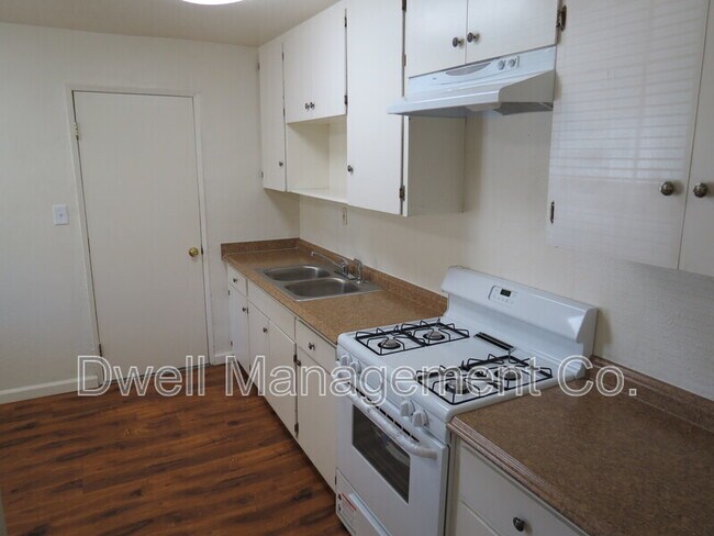 Foto del edificio - 1420 Diamond Ln