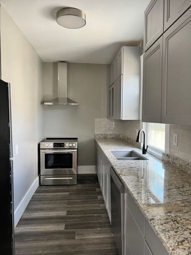 Photo - 1326 Chapel St House