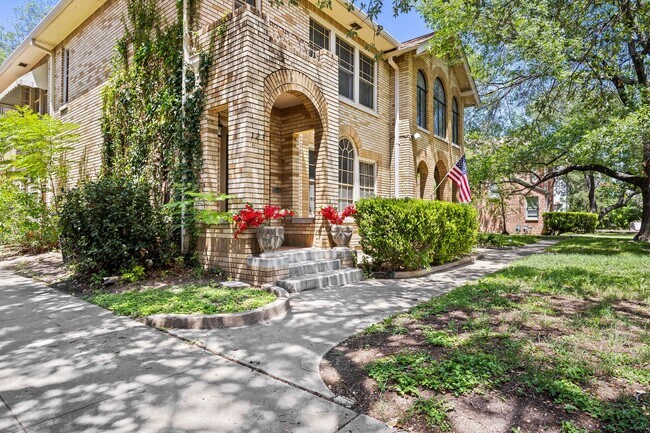 Foto del edificio - 2 Bed/2 Bath Duplex in Monte Vista Subdivi...