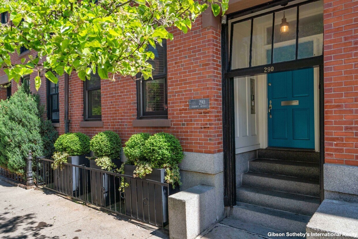 Primary Photo - 290 Shawmut Ave