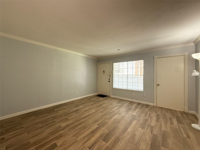 Foto del edificio - 2350 Bering Dr