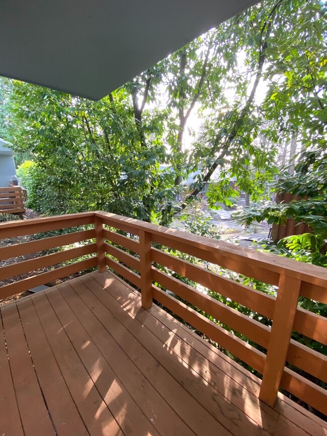 Foto del edificio - Large, Updated 2 Bedroom, 1.5 bath Townouse in Lovely Multnomah Village