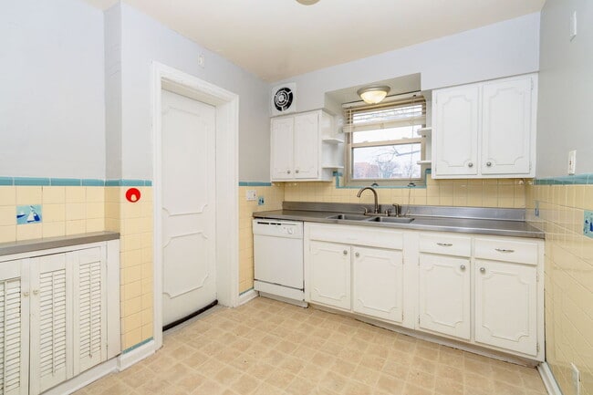 Photo - 2802 Digby Ave Apartment