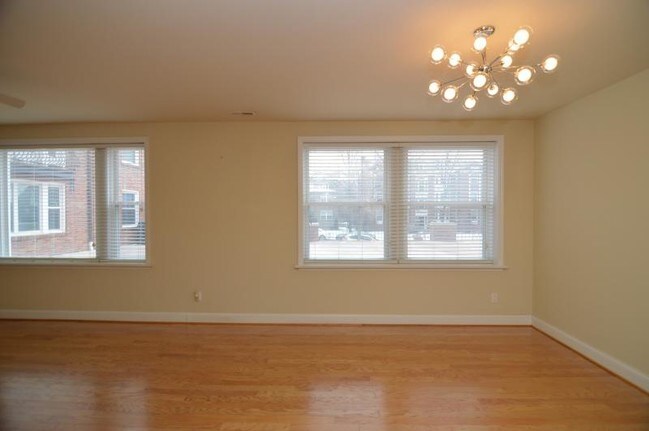 Foto del edificio - 7517 Oxford Ave